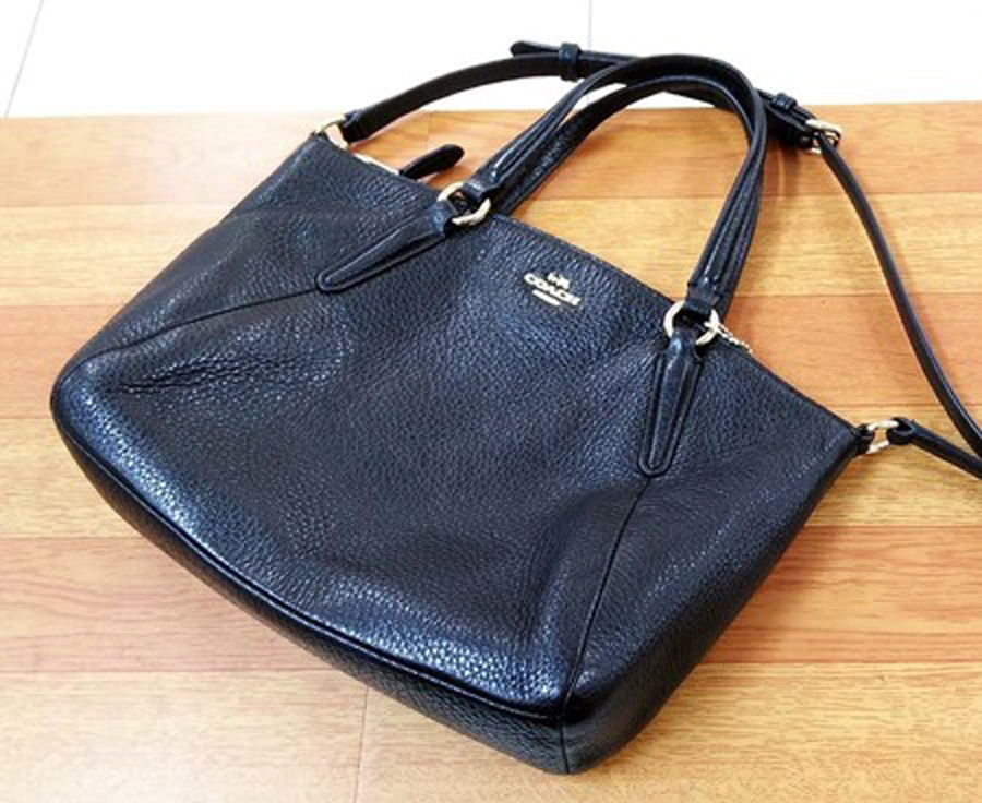 カバン修理例としてコーチ (COACH)のバッグ、ショルダーベルト修理完成全体像
